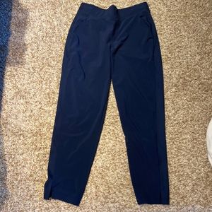 Athleta navy cropped pant